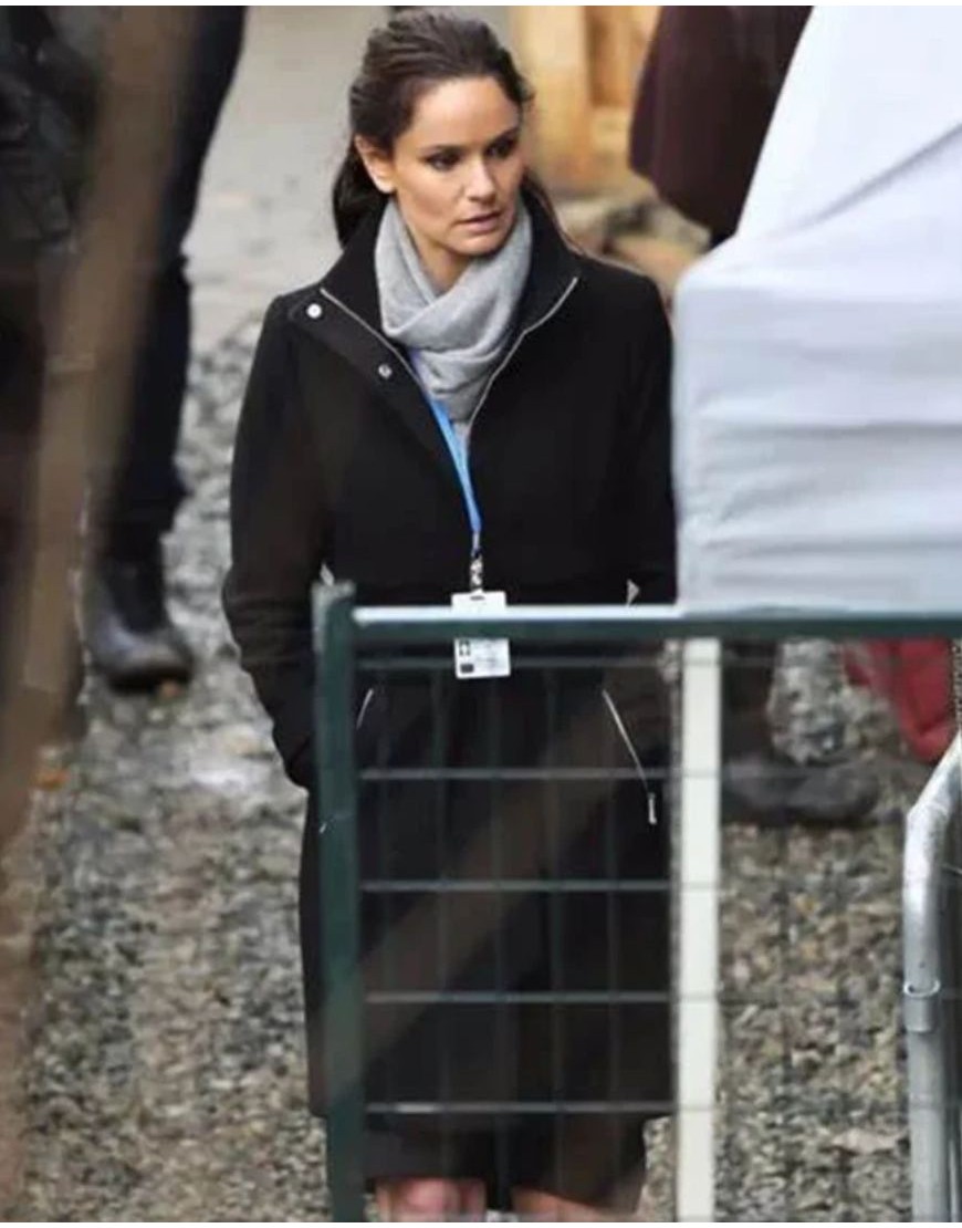Colony S02 Sarah Wayne Callies Katie Bowman Black Coat Colony S02 Sarah Wayne Callies Katie Bowman Black Coat